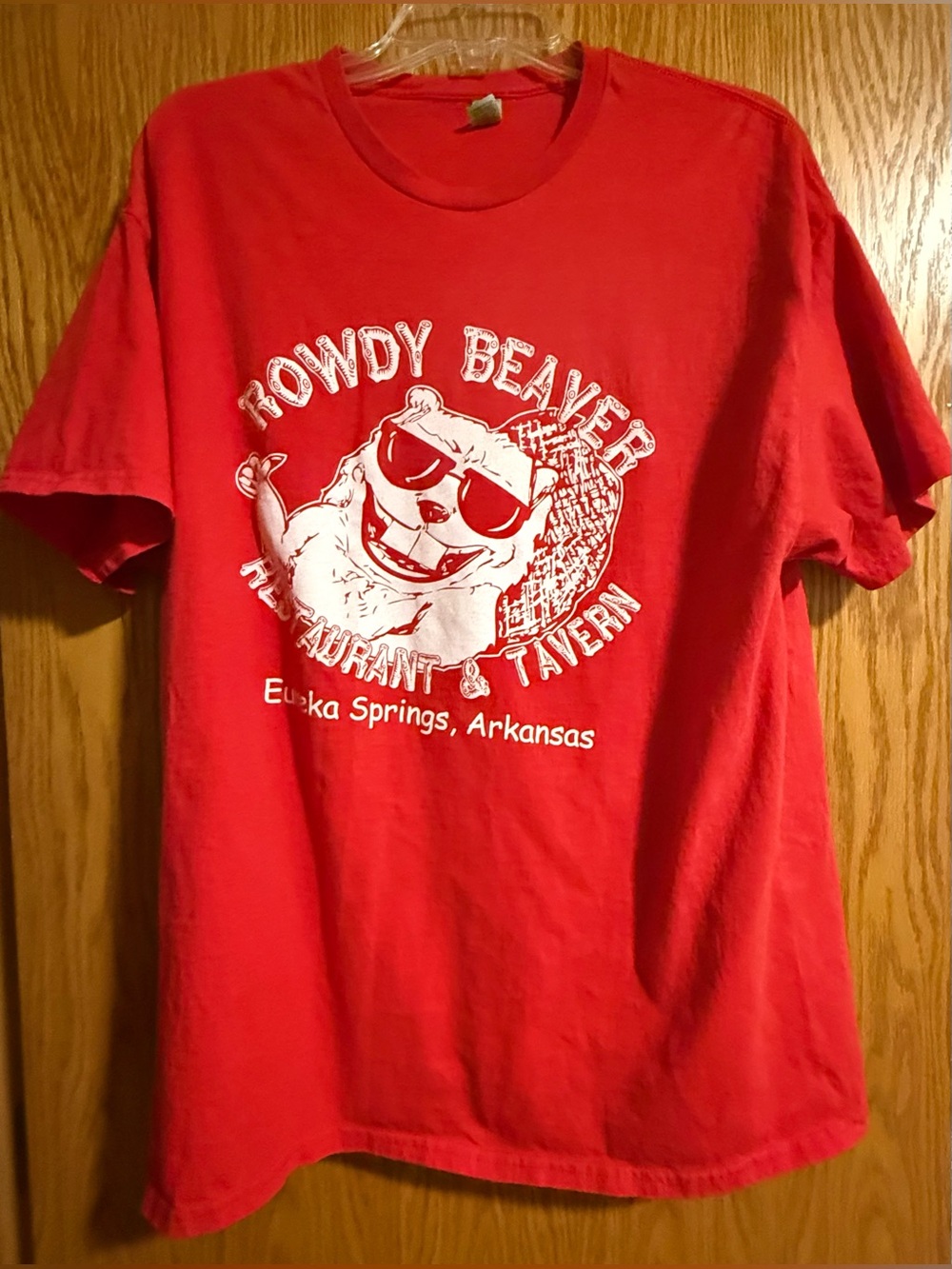 Gildan Red Rowdy Beaver Restaurant & Tavern Graphic Tee